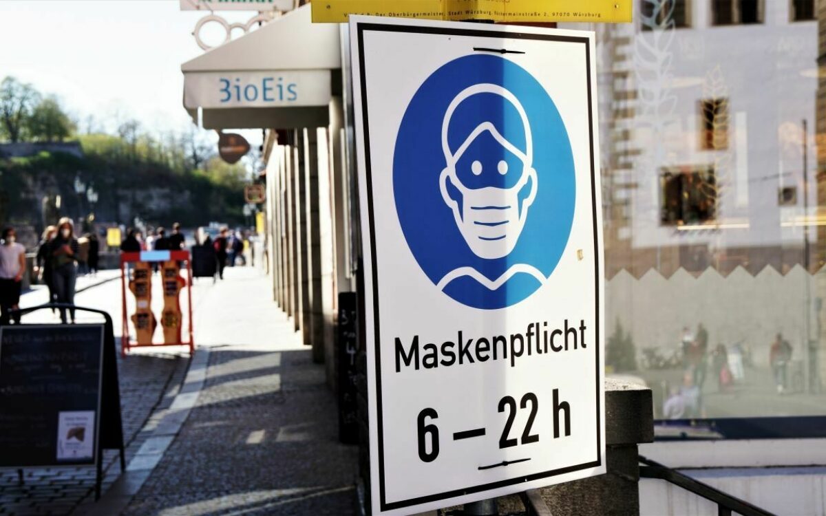 Maskenhinweis Schild Mainbruecke Maskenhinweis Schild Mainbruecke